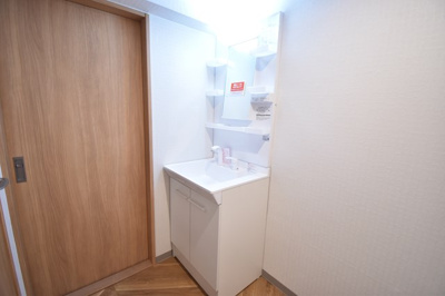 【独立洗面台】 | 豊中緑丘パークマンション | 弊社のファイナンシャルプランナーより、将来に向けた資金計画・住宅ローンの無料相談が皆様に大変ご好評頂いております！物件ご購入の前に、まずはお気軽にご相談くださいませ。