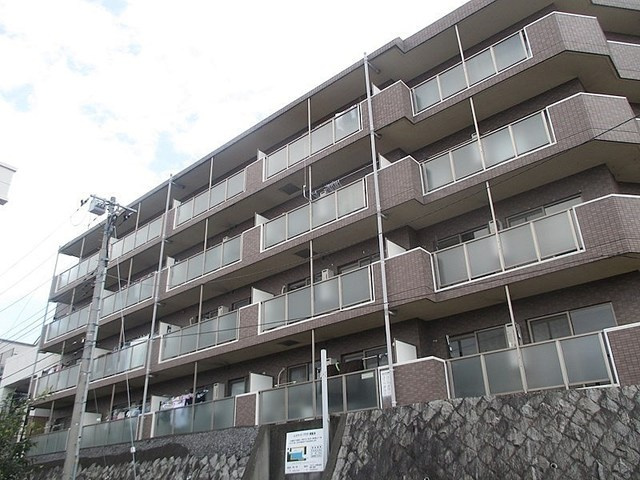 ヒルサイドクラタ