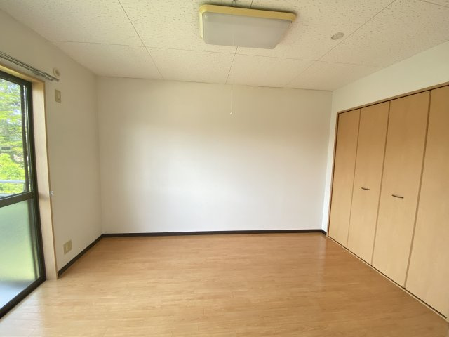 グッディハウスの洋室|奥側の洋室です。