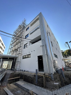 【エントランス】 | ※施工中※共用エントランスには宅配BOXがあるので荷物の受け取りもスムーズに♪再配達を依頼する手間が省けます☆