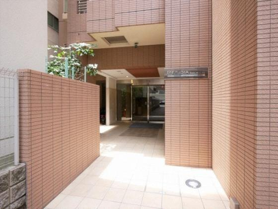 レジディア谷町のエントランス