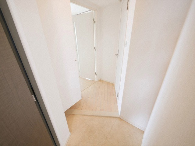 レジディア谷町の玄関