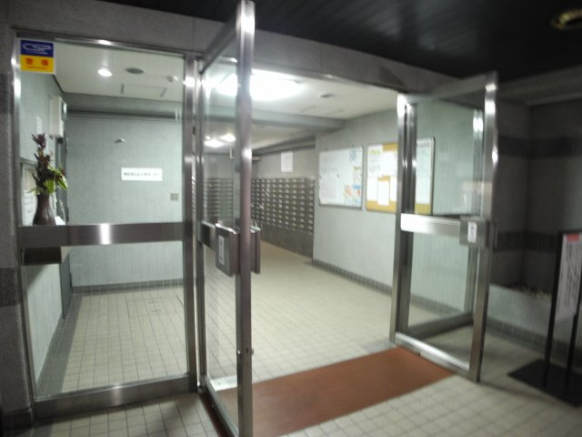 トーア早稲田マンションのエントランス
