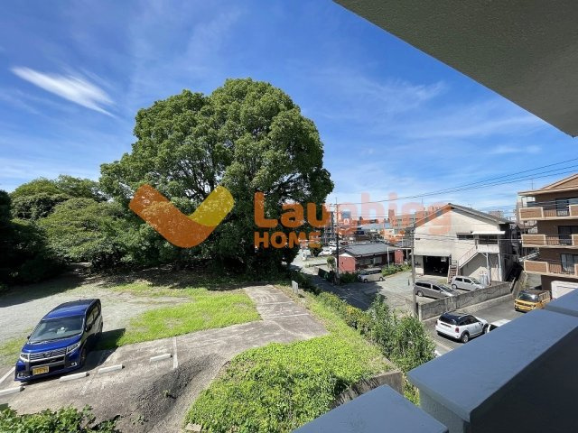 エトランゼ宮本Ⅲの駐車場|駐車場があるので、車を買う予定の方も安心です