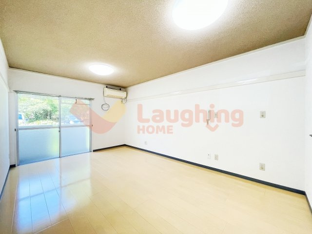 エトランゼ宮本Ⅲの居間・リビング|ゆったりとした居間です