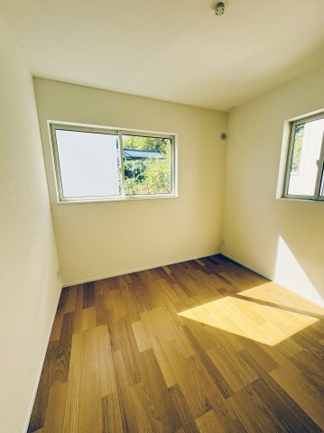 広島市南区堀越2丁目　新築一戸建て(全5棟)の洋室|落ち着いた色調の洋室です