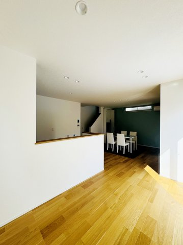 広島市南区堀越2丁目　新築一戸建て(全5棟)の居間・リビング|居心地のよいゆったりとしたリビングダイニング