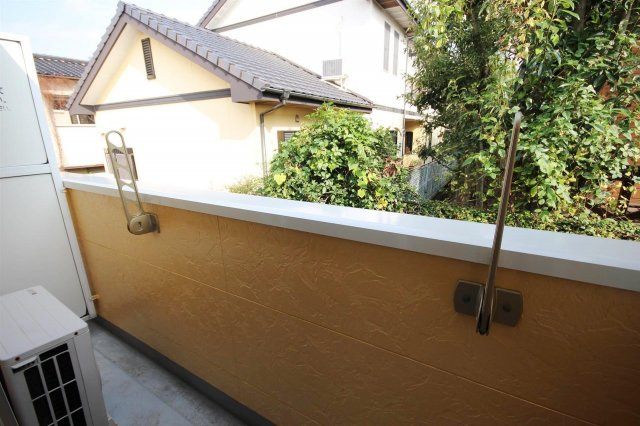 久留米市御井町のアパートのバルコニー|暖かな日差しのふりそそぐバルコニー