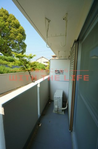 エトランゼ宮本Ⅲ【キャッシュバック対象物件】のバルコニー|開放的で明るい空間を演出してくれるバルコニーです