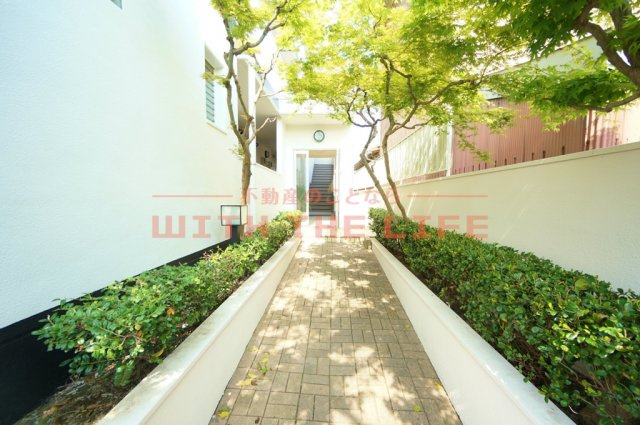 エトランゼ宮本Ⅲ【キャッシュバック対象物件】のエントランス|清潔なエントランスです