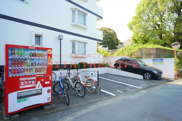 エトランゼ宮本Ⅲ【キャッシュバック対象物件】の駐車場|駐車場です