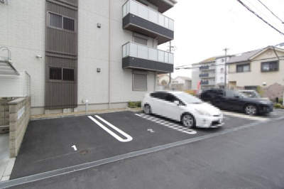 【駐車場】 | キャトルセゾン | 駐車場完備です