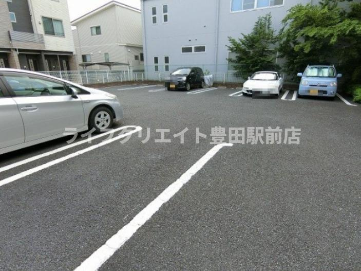 モーダパラッツォの駐車場