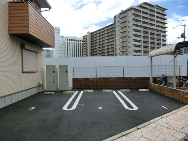 エスポワールセゾンの駐車場
