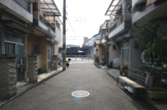 【前面道路含む現地写真】 | 東大阪市布市町4丁目　建築条件無し土地 | 幅員約4.4m