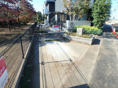 ★敷地内駐車場★（空き状況・使用料等詳細はご確認下さい）