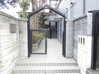 ★建物入り口　共用階段★