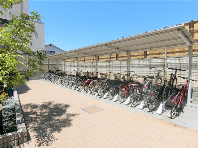 ルーブル東蒲田十番館のその他共用部分|屋根付き駐輪場