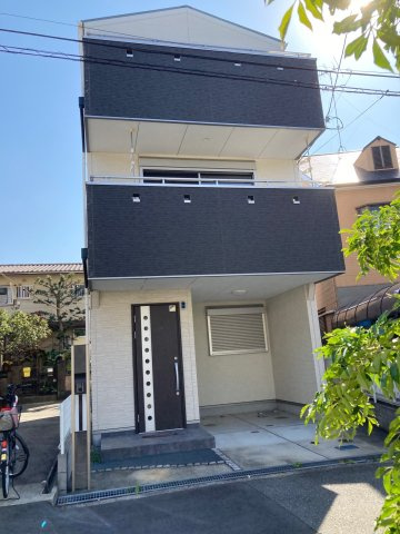 潮江貸家3階建の外観