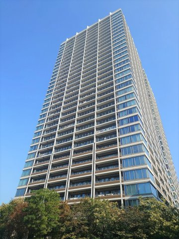 グローバルフロントタワーの外観