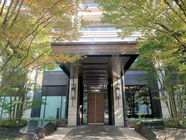 グローバルフロントタワーのエントランス