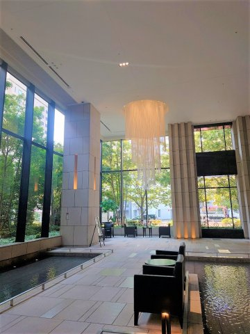 グローバルフロントタワーのエントランス