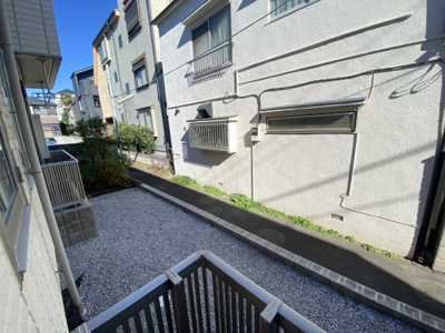 【その他】 | PetitCime | バルコニー側の道、人通りはほぼ無く距離もあるためプライバシーも安心です。