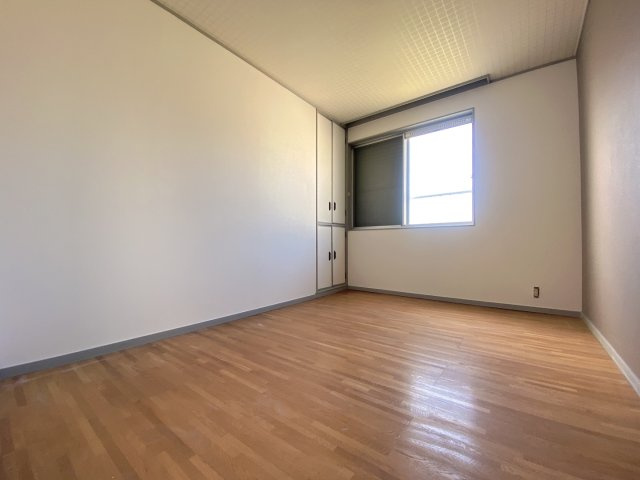 上田町貸家の寝室