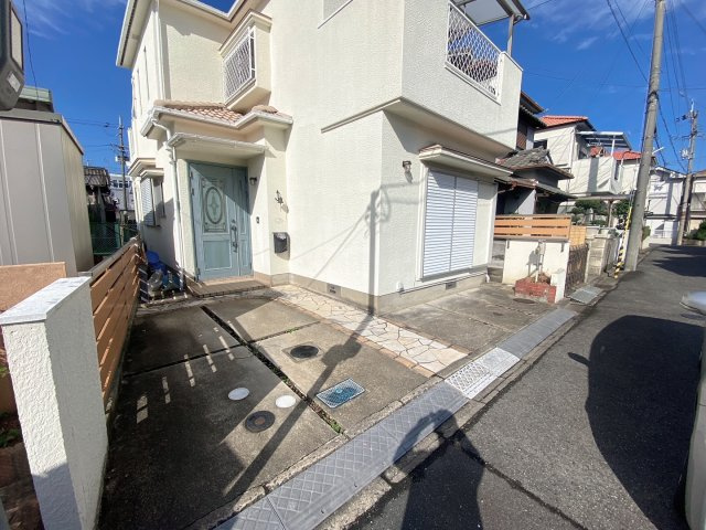 上田町貸家の駐車場