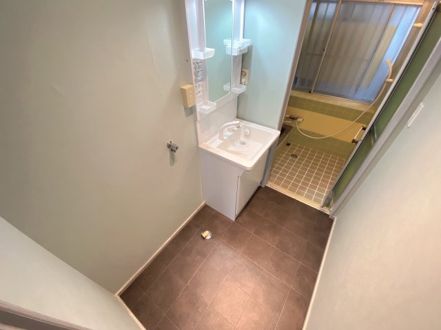 上田町貸家の洗面所