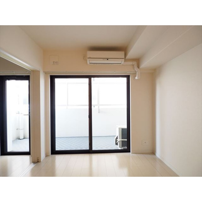 【居間・リビング】 | YMP駅南 | 別号室の写真になります。現況優先。