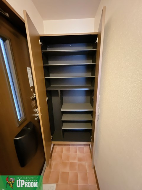 犬山市大字犬山字上時迫間のアパートの玄関