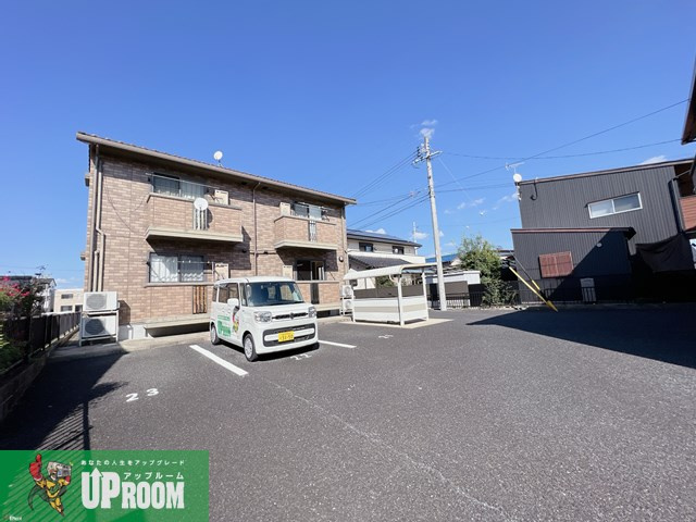犬山市大字犬山字上時迫間のアパートの駐車場