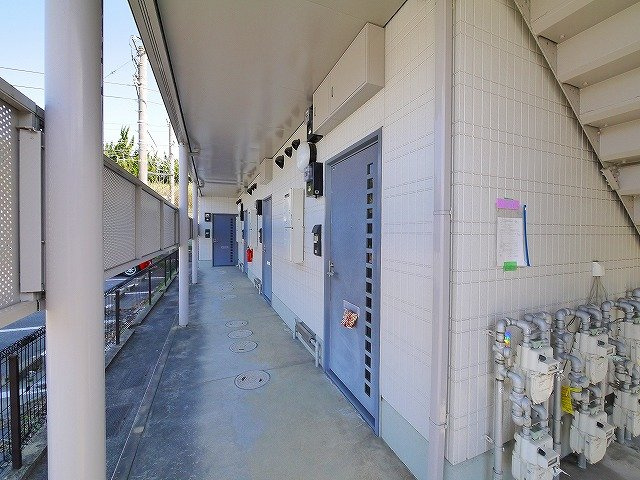 ジュネス平城山Bのエントランス|毎日通るエントランスはこのようになっています
