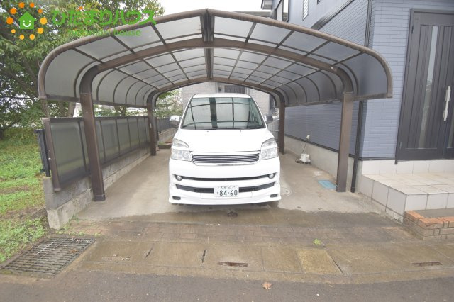 伊奈町小室　中古一戸建ての駐車場