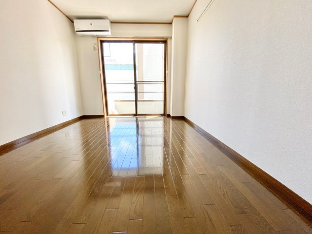 【居間・リビング】 | エスパシオ安島 | ※同物件別室参考写真