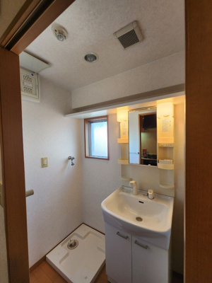 【洗面所】 | ピュアドームエタージュ箱崎 | 別号室の写真になります。現況優先。