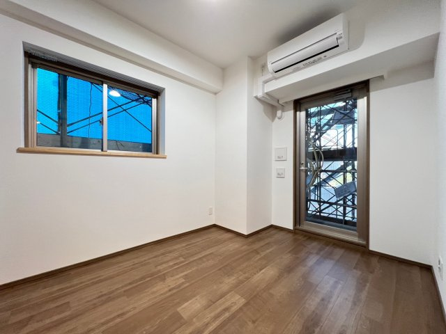 スプランディッド難波WESTIIIの洋室