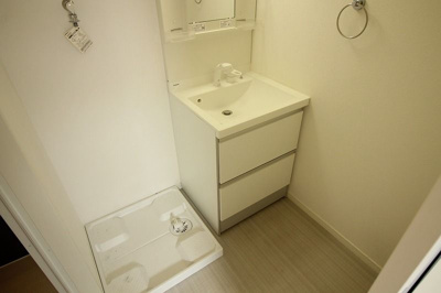 【洗面所】 | レジアス | 別号室の写真になります。現況優先。