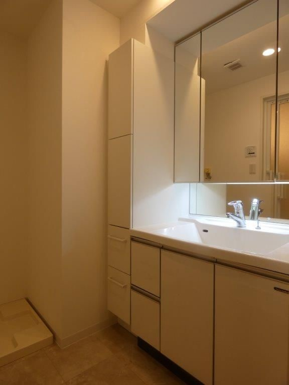 福生市大字熊川の中古マンションの独立洗面台