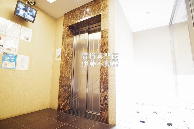 パルティール城西のロビー