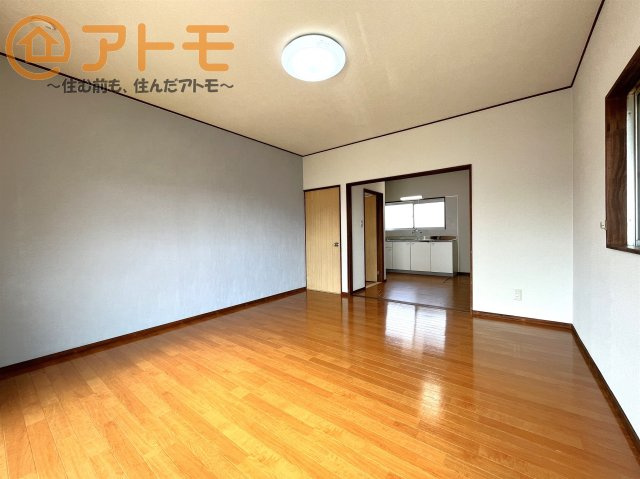 【居間・リビング】 | 富士市桑崎　中古戸建　全1棟