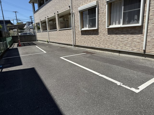 アミスタ花北の駐車場