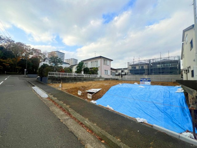 【前面道路含む現地写真】
