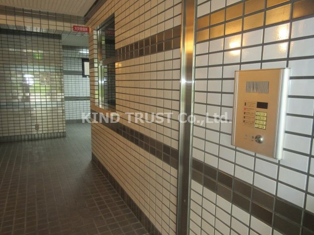 メゾンルミエールのエントランス|清潔なエントランスです