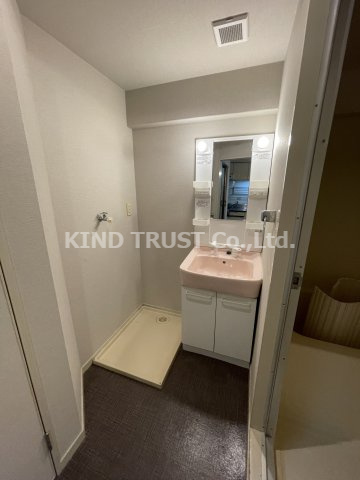 メゾンルミエールの洗面所|ゆったりとスペースのある洗面所