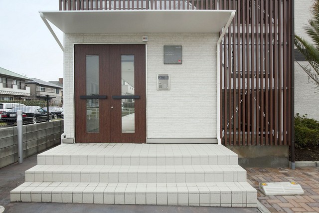 船橋市芝山１丁目のアパートのエントランス