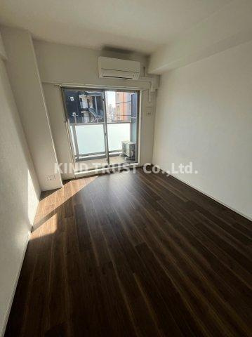 レオンコンフォート天神橋の居間・リビング|こちらのリビングで趣味の時間をお楽しみください