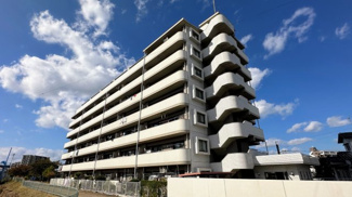 【外観】 | 4階南西角部屋で陽当り・風通し良好な気持ちの良いお部屋です