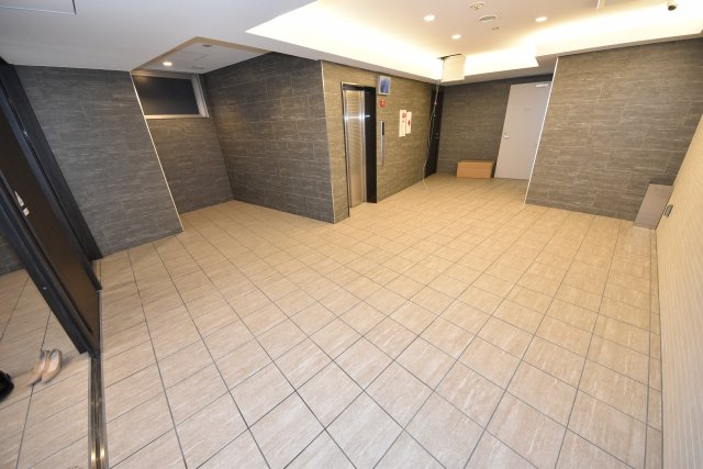 ルネフラッツ玉造本町のエントランス